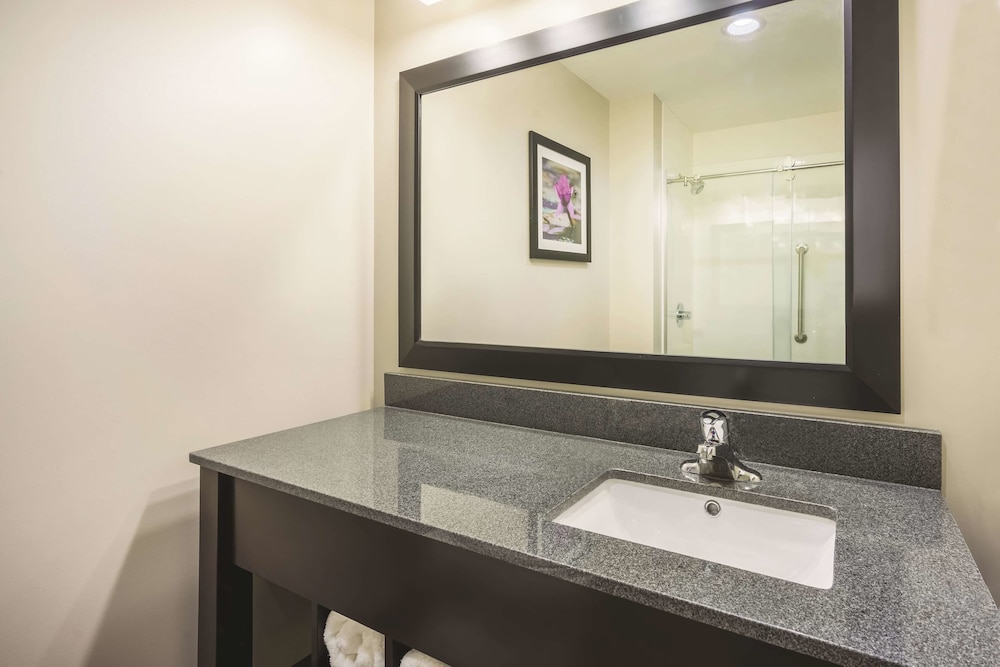 Imagen de la habitación del Hotel La Quinta Inn & Suites by Wyndham Clifton Park/Saratoga Area. Foto 11