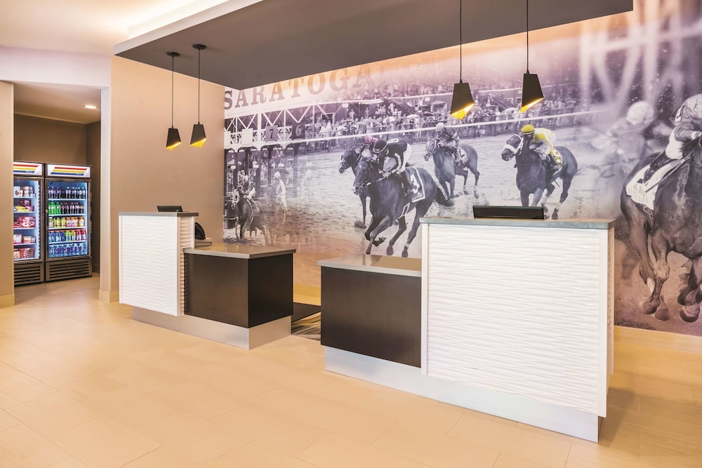 Imagen de los interiores del Hotel La Quinta Inn & Suites by Wyndham Clifton Park/Saratoga Area. Foto 13