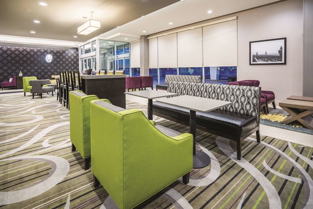 Imagen de los interiores del Hotel La Quinta Inn & Suites by Wyndham Clifton Park/Saratoga Area. Foto 14