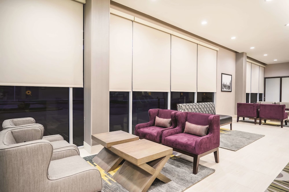 Imagen de los interiores del Hotel La Quinta Inn & Suites by Wyndham Clifton Park/Saratoga Area. Foto 15