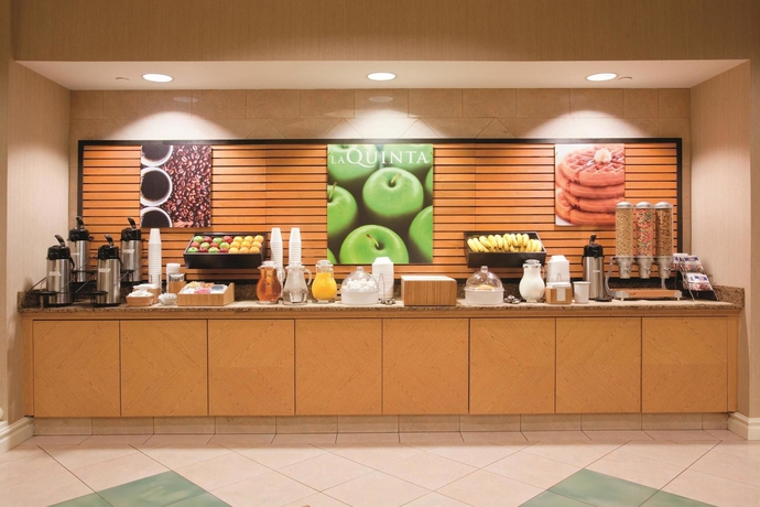 Imagen del bar/restaurante del Hotel La Quinta Inn & Suites by Wyndham Colorado Springs South AP. Foto 4