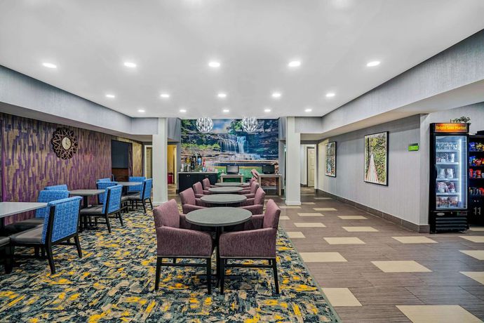 Imagen de los interiores del Hotel La Quinta Inn & Suites by Wyndham Cookeville. Foto 7