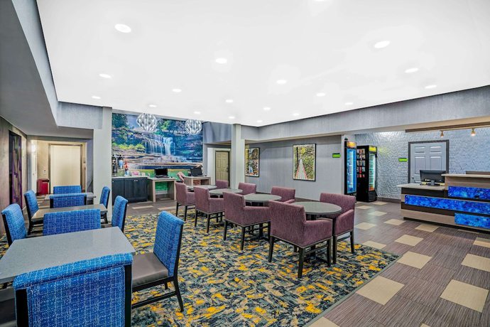 Imagen de los interiores del Hotel La Quinta Inn & Suites by Wyndham Cookeville. Foto 8