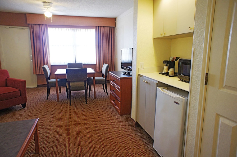 Imagen de la habitación del Hotel La Quinta Inn & Suites by Wyndham Coral Springs Univ Dr. Foto 2