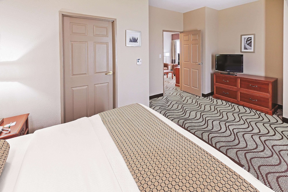 Imagen de la habitación del Hotel La Quinta Inn & Suites by Wyndham Corpus Christi Northwest. Foto 2