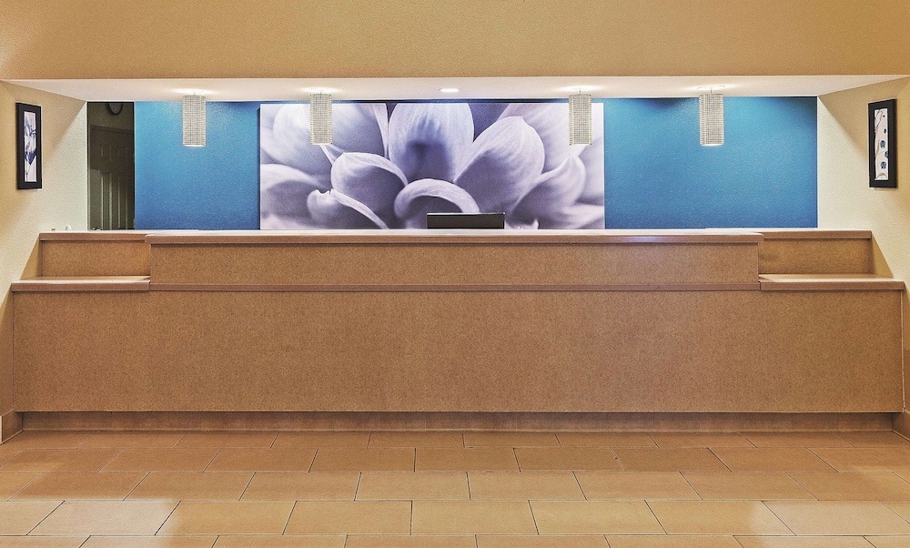 Imagen de los interiores del Hotel La Quinta Inn & Suites by Wyndham Corpus Christi Northwest. Foto 19