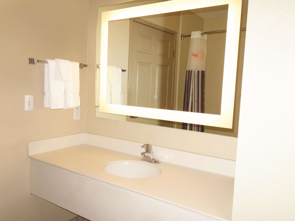 Imagen de la habitación del Hotel La Quinta Inn & Suites by Wyndham Corpus Christi Northwest. Foto 18