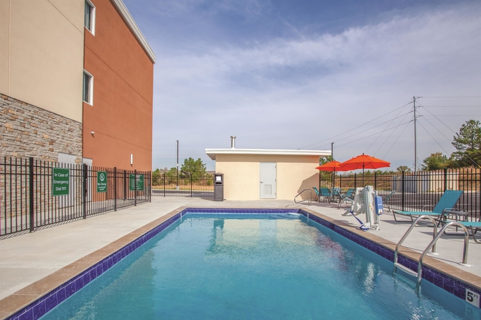 Imagen de la piscina del Hotel La Quinta Inn & Suites by Wyndham Cullman. Foto 19