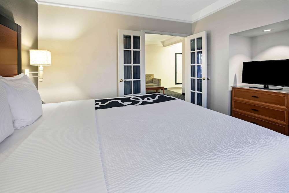 Imagen de la habitación del Hotel La Quinta Inn & Suites by Wyndham Dallas Arlington South. Foto 5