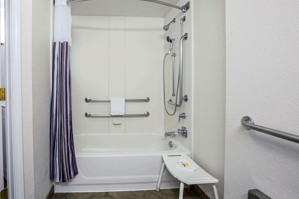 Imagen de la habitación del Hotel La Quinta Inn & Suites by Wyndham Dallas Arlington South. Foto 8