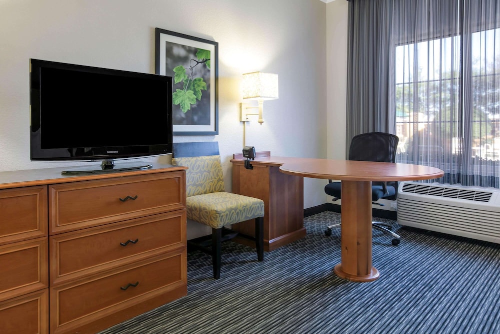 Imagen de la habitación del Hotel La Quinta Inn & Suites by Wyndham Dallas Arlington South. Foto 11