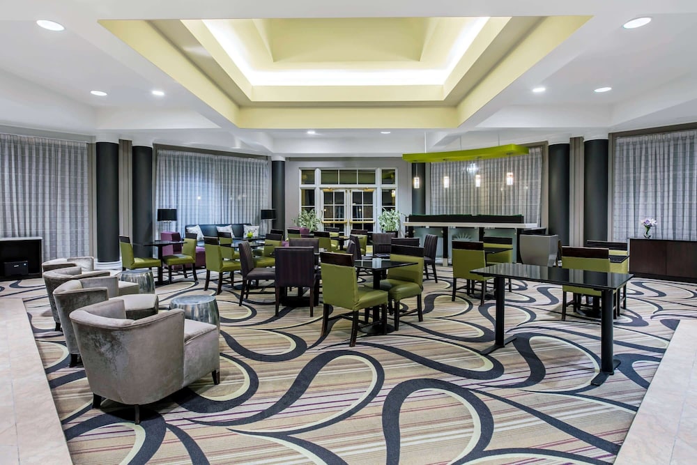 Imagen de los interiores del Hotel La Quinta Inn & Suites by Wyndham Dallas Arlington South. Foto 17