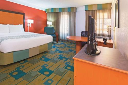 Imagen de la habitación del Hotel La Quinta Inn & Suites by Wyndham Dallas DFW Airport North. Foto 5