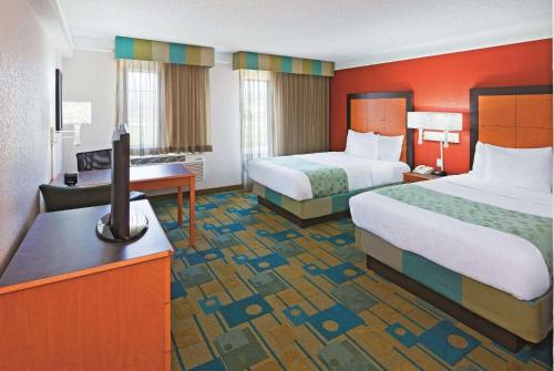 Imagen de la habitación del Hotel La Quinta Inn & Suites by Wyndham Dallas DFW Airport North. Foto 6