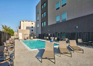 Imagen de la piscina del Hotel La Quinta Inn & Suites by Wyndham Dallas/Fairpark. Foto 13