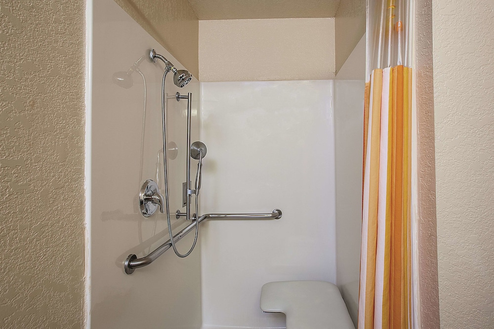 Imagen de la habitación del Hotel La Quinta Inn & Suites by Wyndham Davis. Foto 4