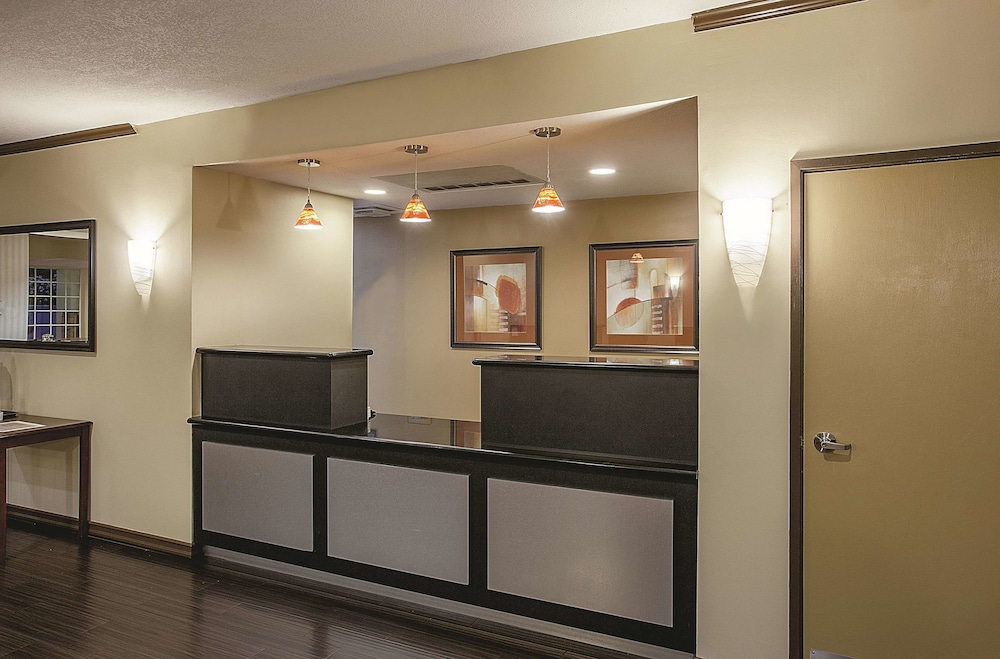 Imagen de los interiores del Hotel La Quinta Inn & Suites by Wyndham Davis. Foto 11