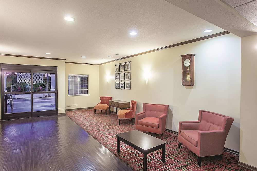 Imagen de los interiores del Hotel La Quinta Inn & Suites by Wyndham Davis. Foto 12