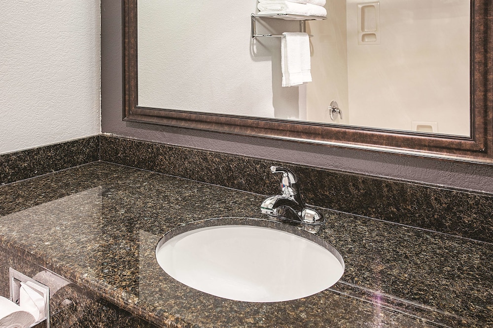 Imagen de la habitación del Hotel La Quinta Inn & Suites by Wyndham Davis. Foto 10