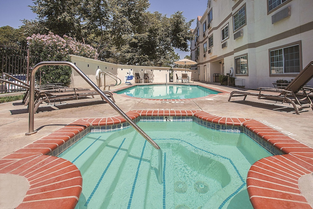 Imagen de la piscina del Hotel La Quinta Inn & Suites by Wyndham Davis. Foto 19