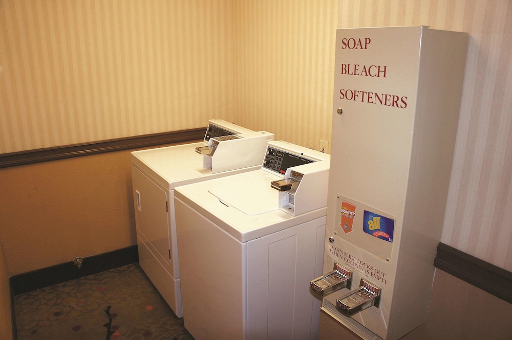 Imagen de los interiores del Hotel La Quinta Inn & Suites by Wyndham Davis. Foto 16