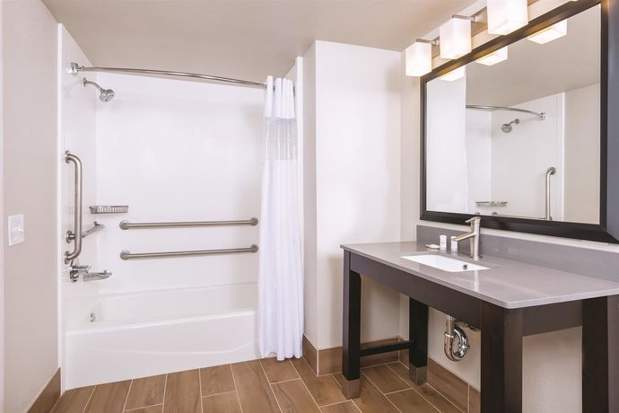 Imagen de la habitación del Hotel La Quinta Inn & Suites by Wyndham Fairfield - Napa Valley. Foto 4