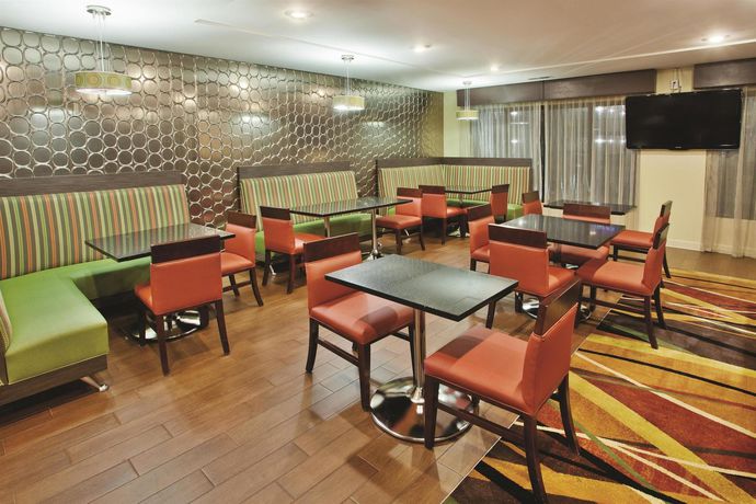 Imagen del bar/restaurante del Hotel La Quinta Inn & Suites by Wyndham Florence. Foto 4