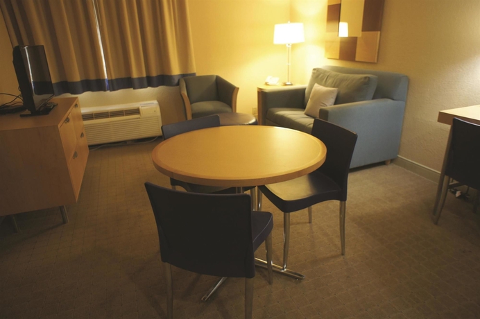 Imagen de la habitación del Hotel La Quinta Inn & Suites by Wyndham Fort Lauderdale Tamarac. Foto 7