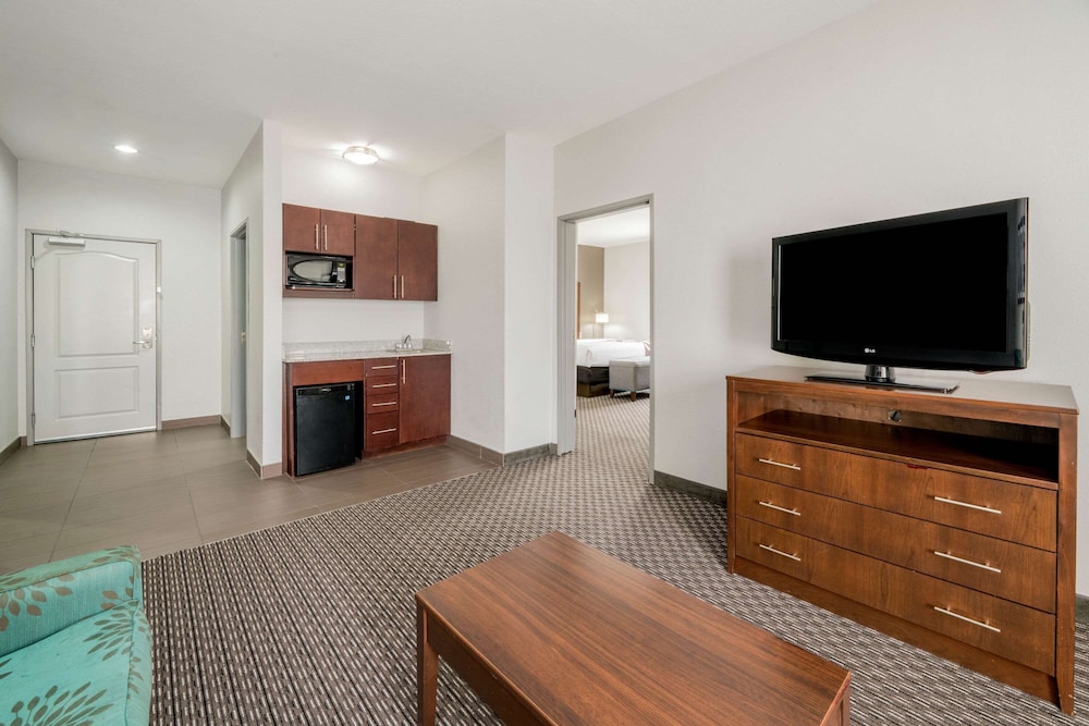Imagen de la habitación del Hotel La Quinta Inn & Suites by Wyndham Fort Worth Arlington West. Foto 2