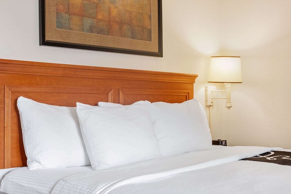 Imagen de la habitación del Hotel La Quinta Inn & Suites by Wyndham Ft. Lauderdale Plantation. Foto 4