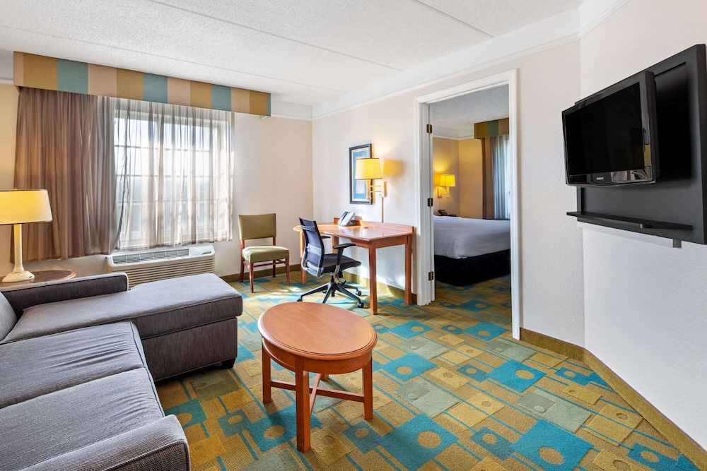 Imagen de la habitación del Hotel La Quinta Inn & Suites by Wyndham Ft. Lauderdale Plantation. Foto 6