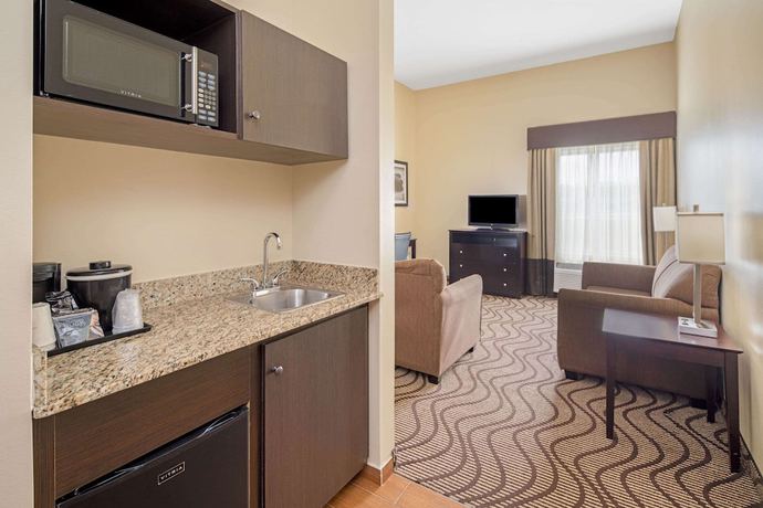 Imagen de la habitación del Hotel La Quinta Inn & Suites by Wyndham Gonzales LA. Foto 8