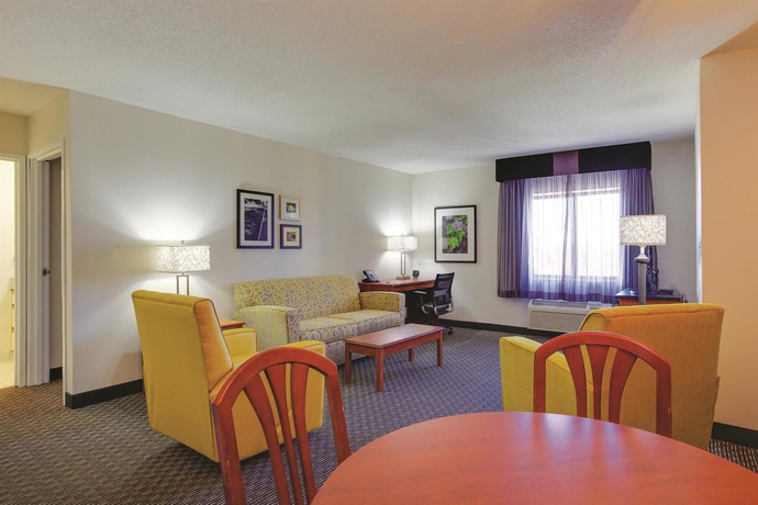 Imagen de la habitación del Hotel La Quinta Inn & Suites by Wyndham Harrisburg Airport Hershey. Foto 5