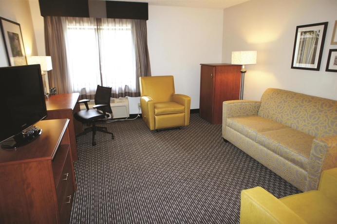 Imagen de la habitación del Hotel La Quinta Inn & Suites by Wyndham Harrisburg Airport Hershey. Foto 7