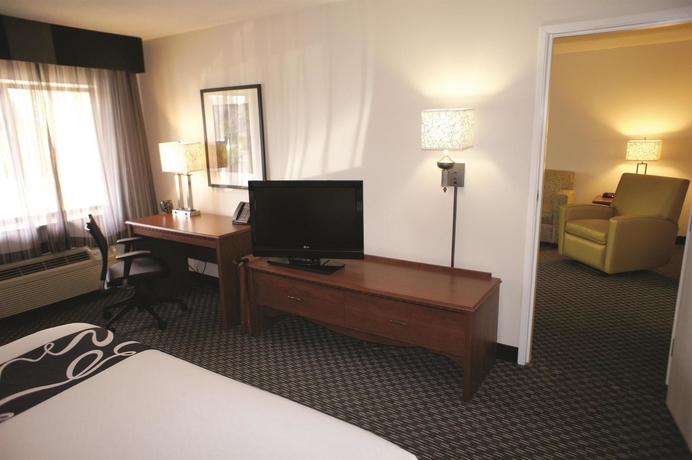 Imagen de la habitación del Hotel La Quinta Inn & Suites by Wyndham Harrisburg Airport Hershey. Foto 9