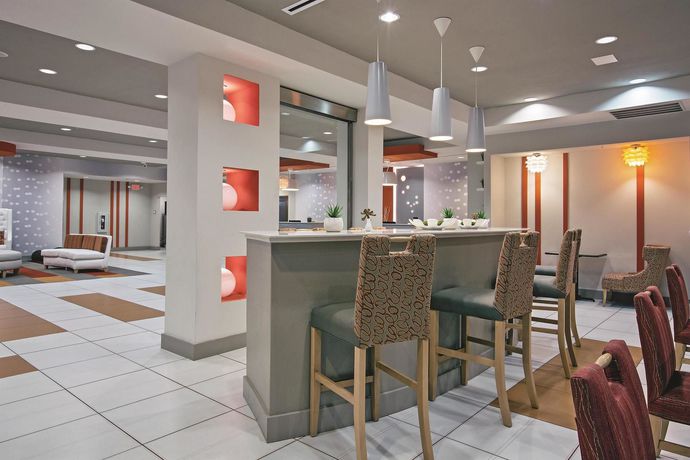 Imagen del bar/restaurante del Hotel La Quinta Inn & Suites by Wyndham Harrisburg-Hershey. Foto 5