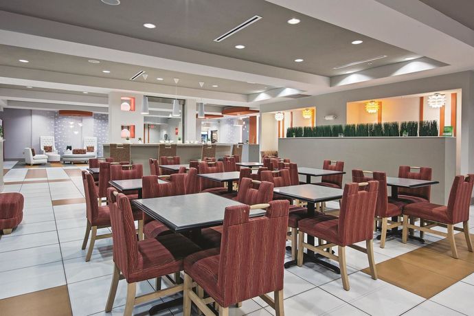 Imagen del bar/restaurante del Hotel La Quinta Inn & Suites by Wyndham Harrisburg-Hershey. Foto 6