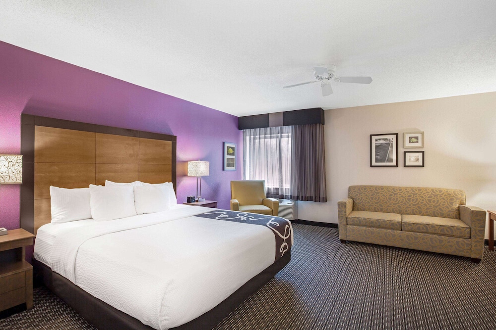 Imagen de la habitación del Hotel La Quinta Inn & Suites by Wyndham Hartford - Bradley Airport. Foto 4