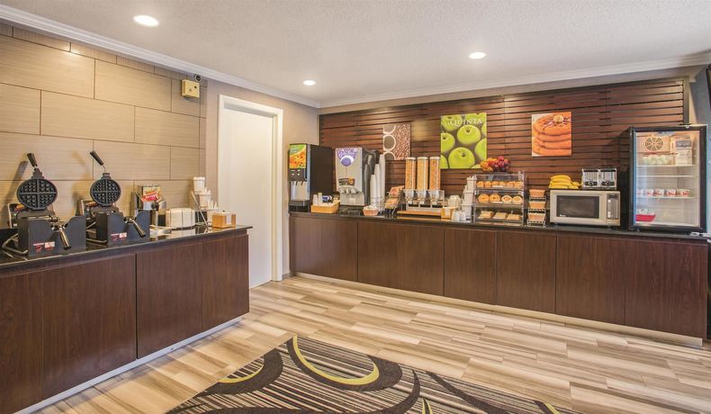Imagen general del Hotel La Quinta Inn & Suites by Wyndham Hartford - Bradley Airport. Foto 1
