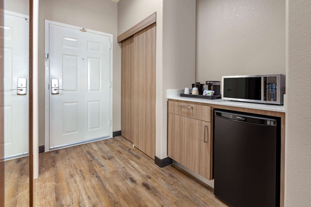 Imagen de la habitación del Hotel La Quinta Inn & Suites by Wyndham Houston Channelview. Foto 2