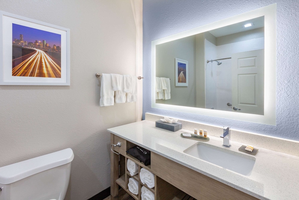Imagen de la habitación del Hotel La Quinta Inn & Suites by Wyndham Houston Channelview. Foto 10