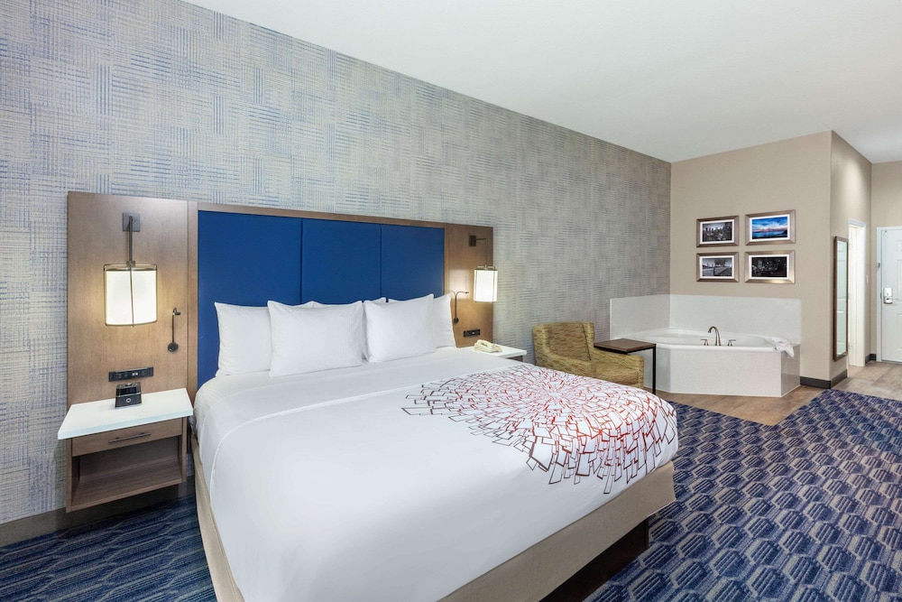 Imagen de la habitación del Hotel La Quinta Inn & Suites by Wyndham Houston Channelview. Foto 11