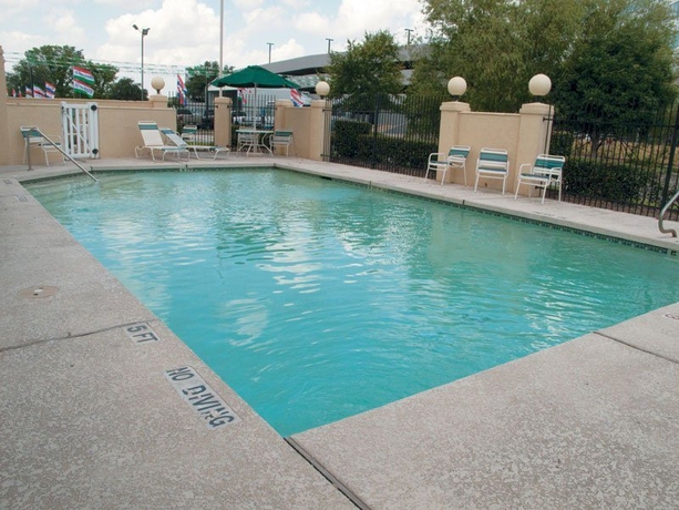 Imagen de la piscina del Hotel La Quinta Inn & Suites by Wyndham Houston Southwest. Foto 7