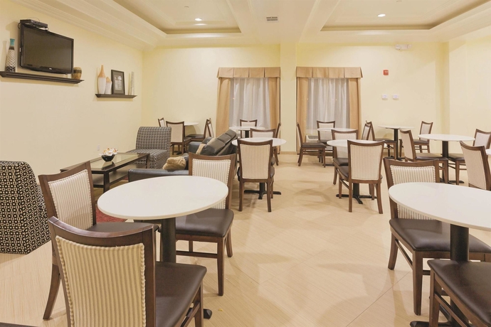Imagen del bar/restaurante del Hotel La Quinta Inn & Suites by Wyndham Inglewood. Foto 3