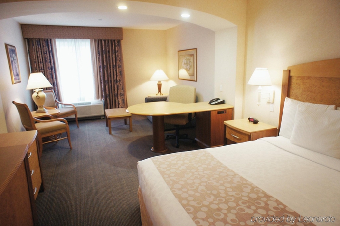 Imagen de la habitación del Hotel La Quinta Inn & Suites by Wyndham Islip - MacArthur Airport. Foto 9