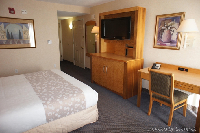 Imagen de la habitación del Hotel La Quinta Inn & Suites by Wyndham Islip - MacArthur Airport. Foto 11