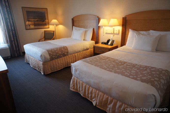 Imagen de la habitación del Hotel La Quinta Inn & Suites by Wyndham Islip - MacArthur Airport. Foto 12