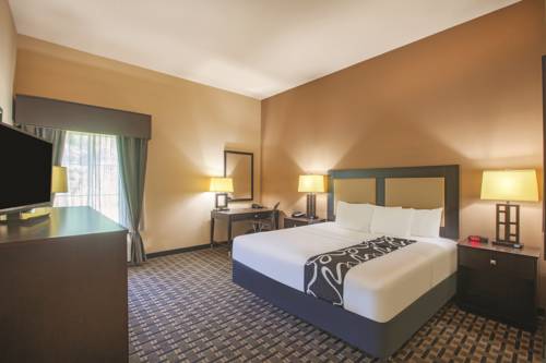 Imagen de la habitación del Hotel La Quinta Inn & Suites by Wyndham Jacksonville TX. Foto 6
