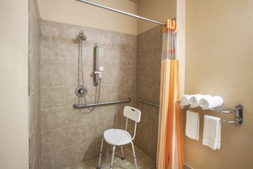 Imagen de la habitación del Hotel La Quinta Inn & Suites by Wyndham Jacksonville TX. Foto 9