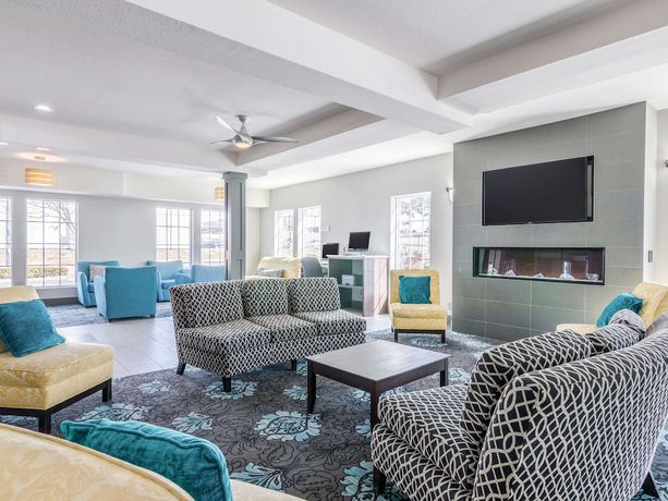 Imagen de los interiores del Hotel La Quinta Inn & Suites by Wyndham Kansas City Airport. Foto 8